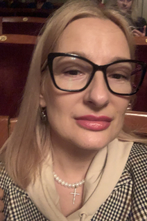 Bride from lisboa elena with Blonde hair age 59
