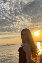 Ukrainian woman alisa from kyiv with Blonde hair age 18 photo-5
