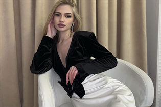 Date Ukrainian women alina from lviv with Blonde hair age 20 photo-11