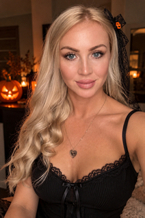 Girl from valencia olga with Blonde hair age 45