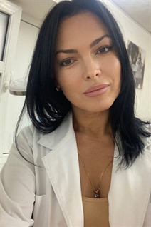 Date fille ukrainienne yana de kiev avec Noirs cheveux, âge 47