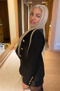 Jolie femme ukrainienne natalia de kiev avec Blond cheveux, âge 40