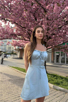 Deslumbrante mujer ucraniana diana de ivano-frankovsk con pelo Marrón claro y edad 29 photo-1