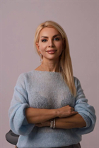 london bride tatiana with Blonde hair age 50 photo-23