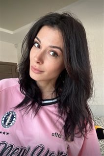 Girl in Ukraine anna from kiev with Dark Brown hair age 35
