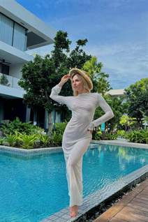 Fille de phuket olga aux cheveux Blond, age 30