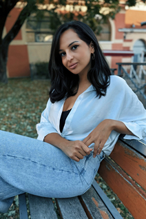 Mariée ukrainienne elena de odessa avec Noirs cheveux, âge 27