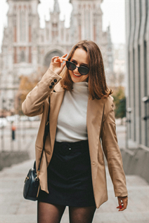 Belle femme ukrainienne alice de oxford aux cheveux Roux, age 24