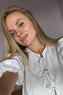 Ukrainian woman for dating alena from sumy with Light Brown hair age 26
