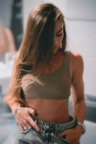 Femme parfaite tatiana de paris avec Chatain clairs cheveux, âge 40 photo-6