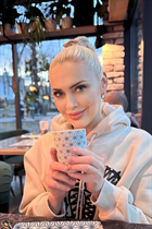 Novia de dania beach anjela con pelo Rubio y edad 53 photo-12