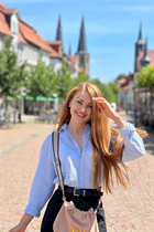 Femme ukrainienne célibataire ella de kiev avec Chatain clairs cheveux, âge 32 photo-2