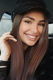 Hermosa mujer de Ucrania victoria de poltava con pelo Marrón claro y edad 31