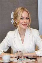 Mariée allemande yelizaveta de munich avec Blond cheveux 25 ans photo-12