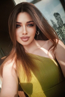 Épouse d'Ukraine alina de rivne avec Chatain clairs cheveux, âge 27