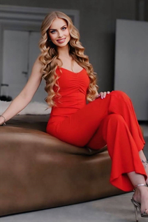 Rencontre une femme ukrainienne polina de kharkiv avec Blond cheveux, âge 25