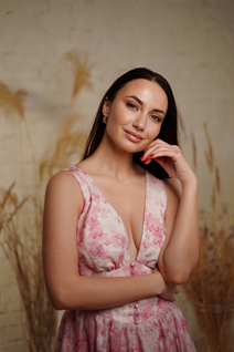 Ukrainian mail order bride elizabeth from kyiv with Dark Brown hair age 33
