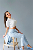 Chica de zagreb lyudmila con pelo Marrón oscuro y edad 41 photo-1