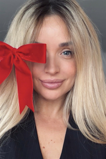 chicago mariée natalia avec Blond cheveux, âge 46