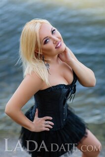 Wife from Ukraine viktoria from nikolaev with Blonde hair age 45