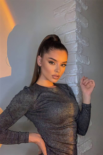 Gorgeous Ukrainian woman julia from kyiv with Dark Brown hair age 26