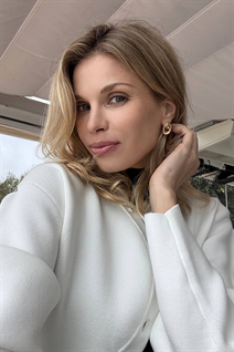 Mujer perfecta eugenia de barcelona con pelo Rubio y edad 45