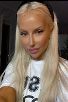 Date ukrainian girl julia from chernivtsi with Blonde hair age 46