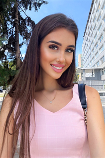 Belles femme ukrainienne daryna de kyiv aux cheveux Brunette, age 22