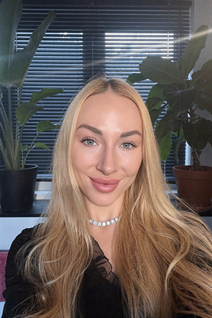Dating ukrainian woman olena from kyiv with Blonde hair age 33