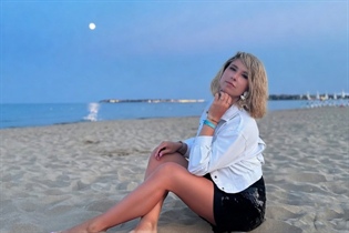 Single Ukrainian bride anna from chernigov with Blonde hair age 37 photo-19