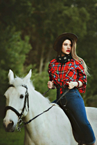 Dating a german woman alia from berlin with Light Brown hair 25 years old photo-2