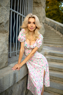 Mujer ucraniana soltera kamila de kiev con pelo Rubio y edad 30
