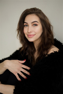 Novia ucraniana elena de kharkiv con pelo Marrón claro y edad 34