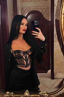Chica bonita kateryna de cascais con pelo Negro y edad 31