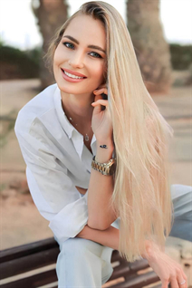 Fille de almeria alina aux cheveux Blond, age 34