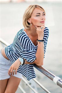 Dama ucraniana anastasia de kyiv con pelo Rubio y edad 40