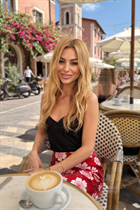 Wife from Ukraine yana from dnipro with Blonde hair age 40 photo-4