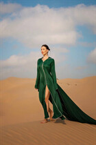 los angeles bride vera with Dark Brown hair age 40 photo-2