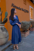 Mujer perfecta tatiana de milan con pelo Negro y edad 32 photo-1