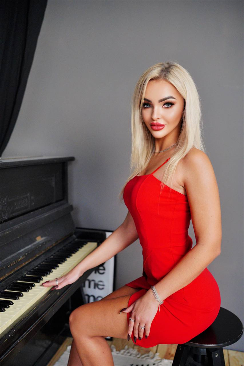Beautiful Alyona 25 Y O From Kamenets Podolskiy With Blonde Hair