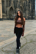 Bride from london dajana with Dark Brown hair age 28 photo-12