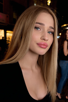 Jolie fille valeriia de richmond avec Blond cheveux, âge 26 photo-9