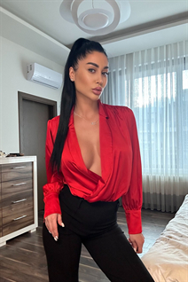 Pretty Ukrainian girl maryna from kyiv with Black hair age 35