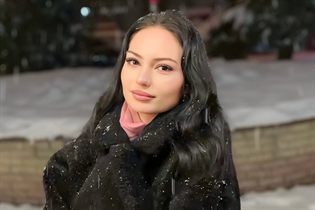 Dating ukrainian woman anastasia from rivne with Black hair age 22 photo-21