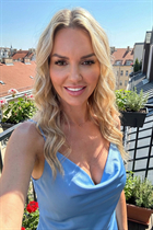Belle fille allemande olena de hamburg avec Blond cheveux 40 ans photo-1