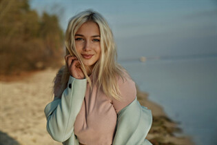 Gorgeous Ukrainian woman alina from kiev with Blonde hair age 22 photo-7