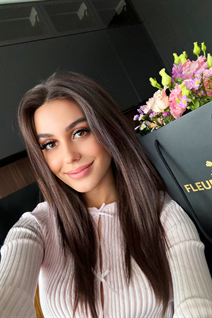 Femme tchèque daria de prague avec Brunette cheveux 22 ans