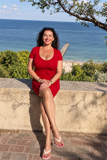 Date ukrainian nadia from odesa with Light Brown hair age 55
