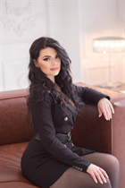 Ukrainian woman larysa from kiev with Dark Brown hair age 29 photo-2