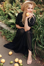 valencia mariée viktoria avec Blond cheveux, âge 42 photo-2